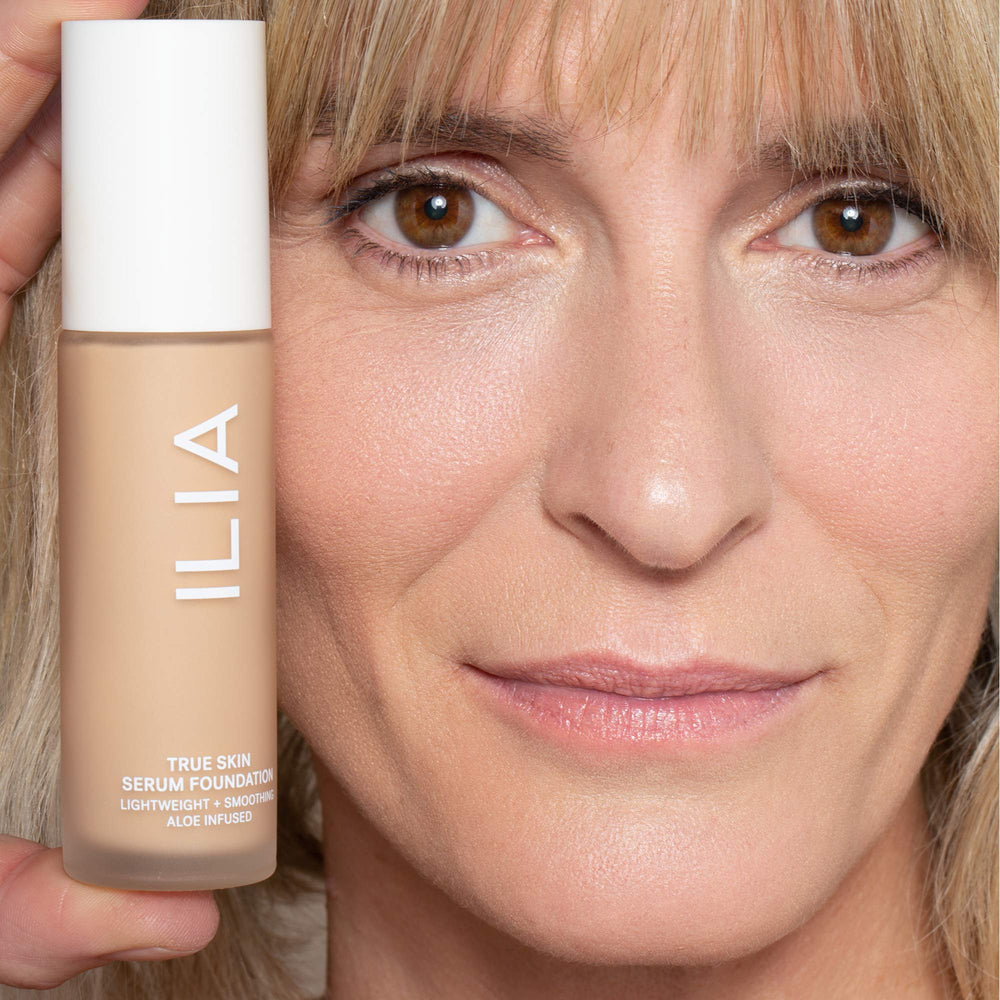 ILIA Teint-Sérum Couverture moyenne pour un effet peau nue.