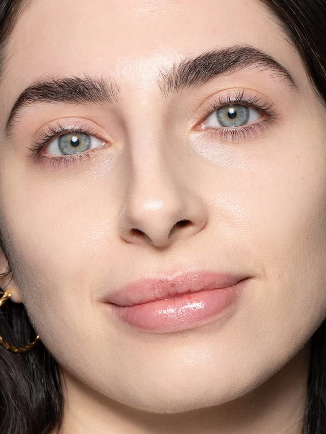 Couverture moyenne du ILIA True Skin Serum Foundation pour un teint naturel