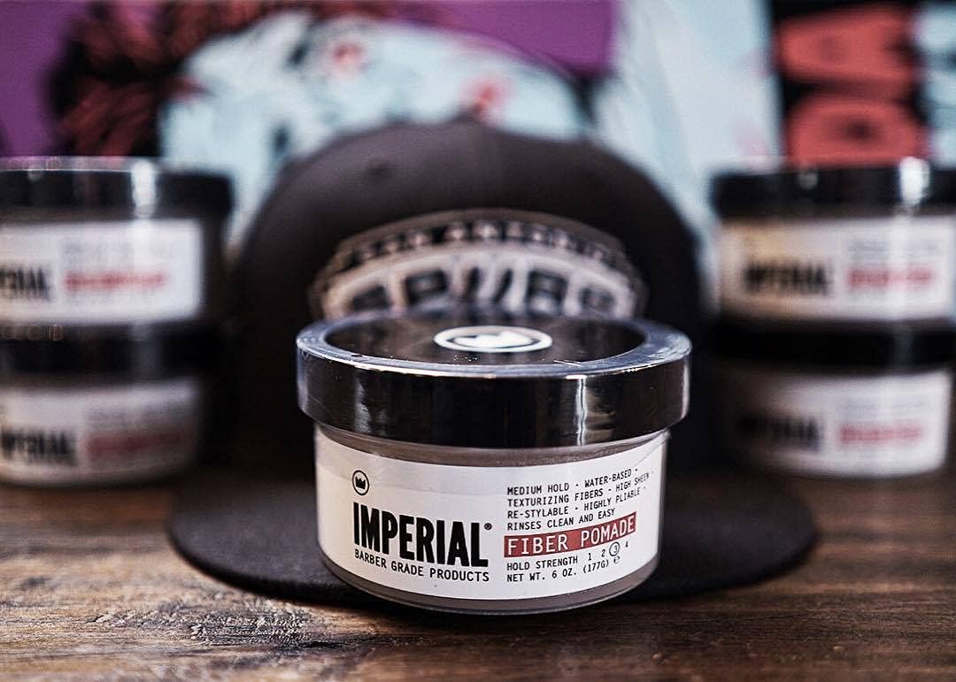 Imperial Fibre Pomade, réstyle rapide après casque grâce à une tenue contrôlable.