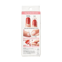 Mains portant des ongles imPRESS avec fini propre et confortable.