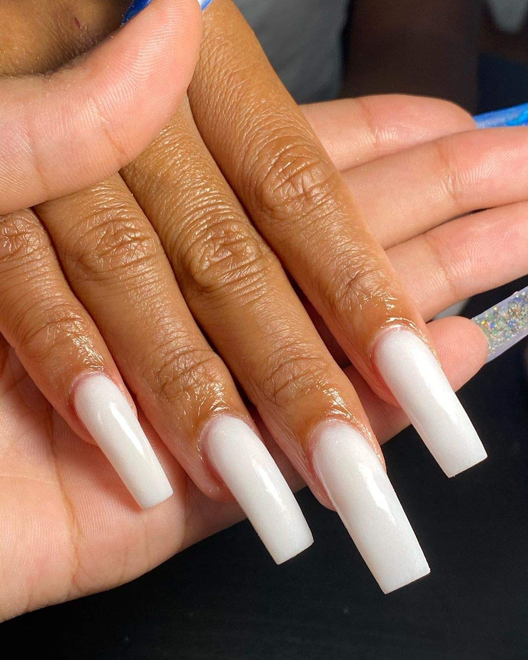 Base élastique IN.HYPE recommandée, adhésion optimale sur l’ongle.
