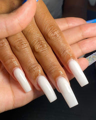 Base élastique IN.HYPE recommandée, adhésion optimale sur l’ongle.