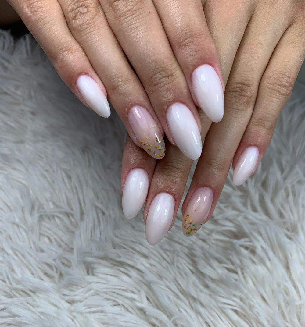 IN.HYPE Gel de construction couleur blanc laité, couverture complète pour une teinte naturelle.