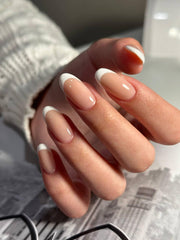 Teinte neutre avoine IN.HYPE sur échantillon pour harmonie des looks.