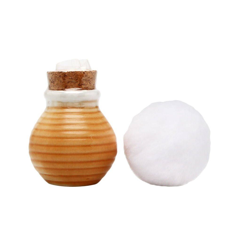 Le bronzer original Indian Earth dans le pot avec pouf applicateur pour un éclat naturel polyvalent.