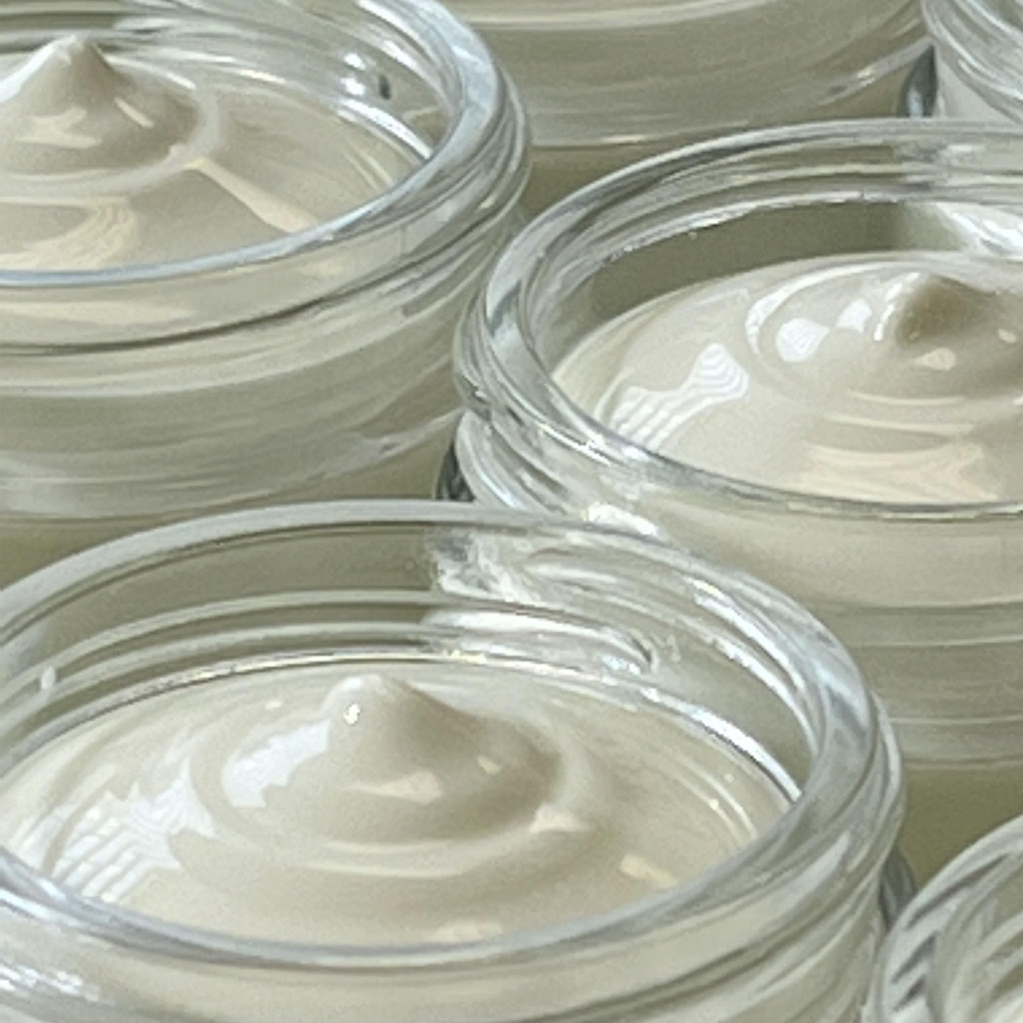 Formule 82% biologique d'Indian Meadow Herbals pour nourrir la peau.