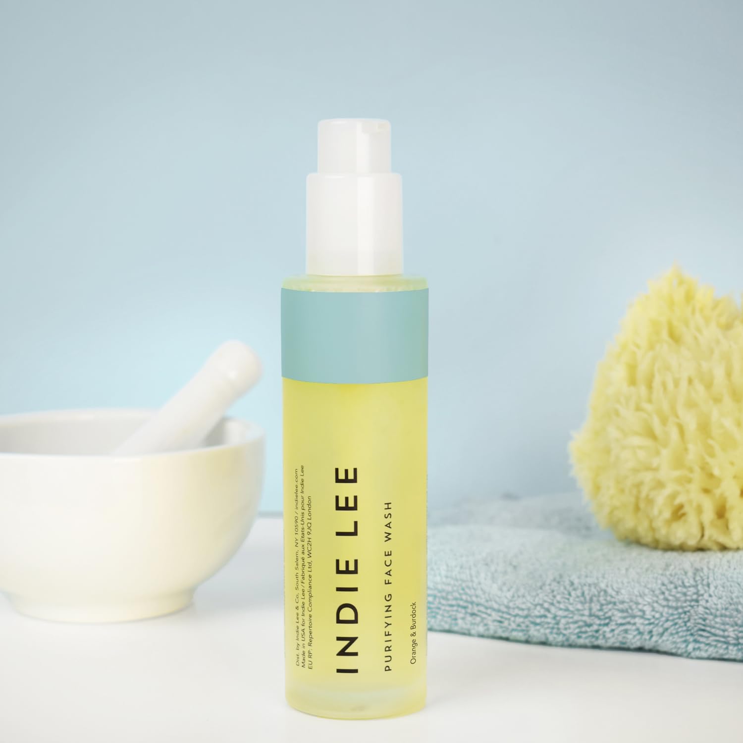 Indie Lee Purifiant Nettoyant Visage: douceur après lavage et clarté de la peau.