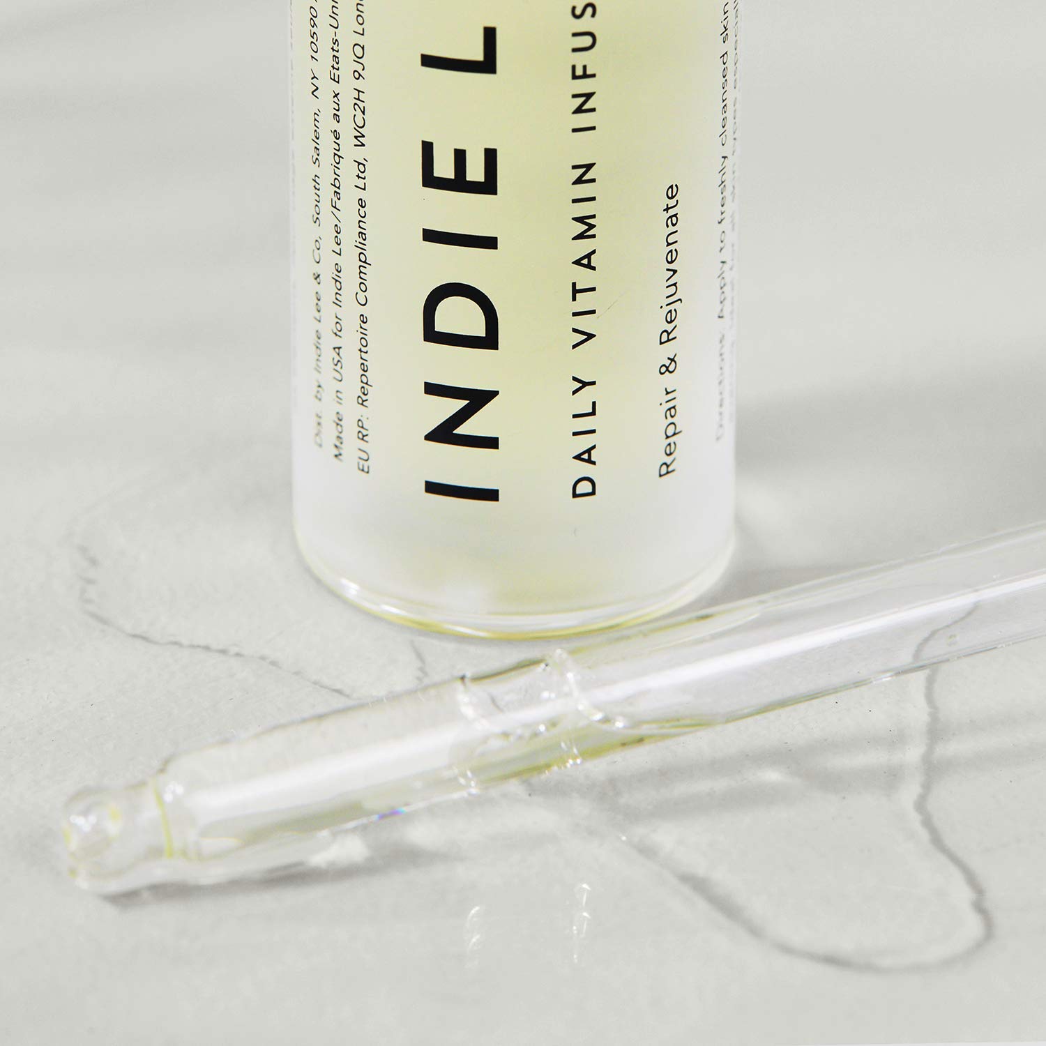 Indie Lee Daily Vitamin Infusion – huile d'argousier pour nourrir la peau.