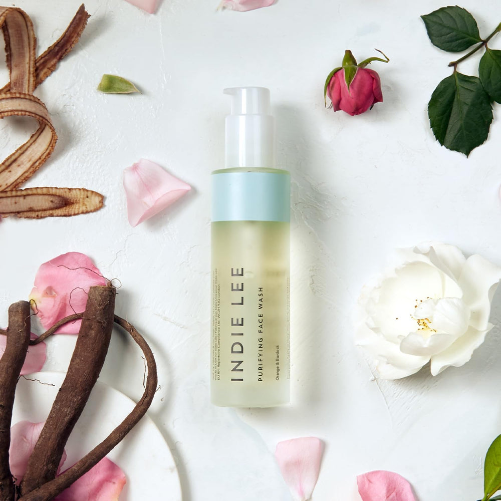 Indie Lee Purifiant Nettoyant Visage: démaquillage efficace et purification des pores.