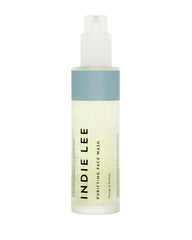 Indie Lee Purifiant Nettoyant Visage: mousse nettoyante qui démaquille en douceur.