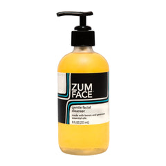 Indigo Wild Zum Face Nettoyant Visage Doux, bouteille-pompe pratique et application facile.