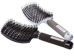 Brosse Ineffable Care en poils de porc, tête courbée et ventilation pour séchage rapide.