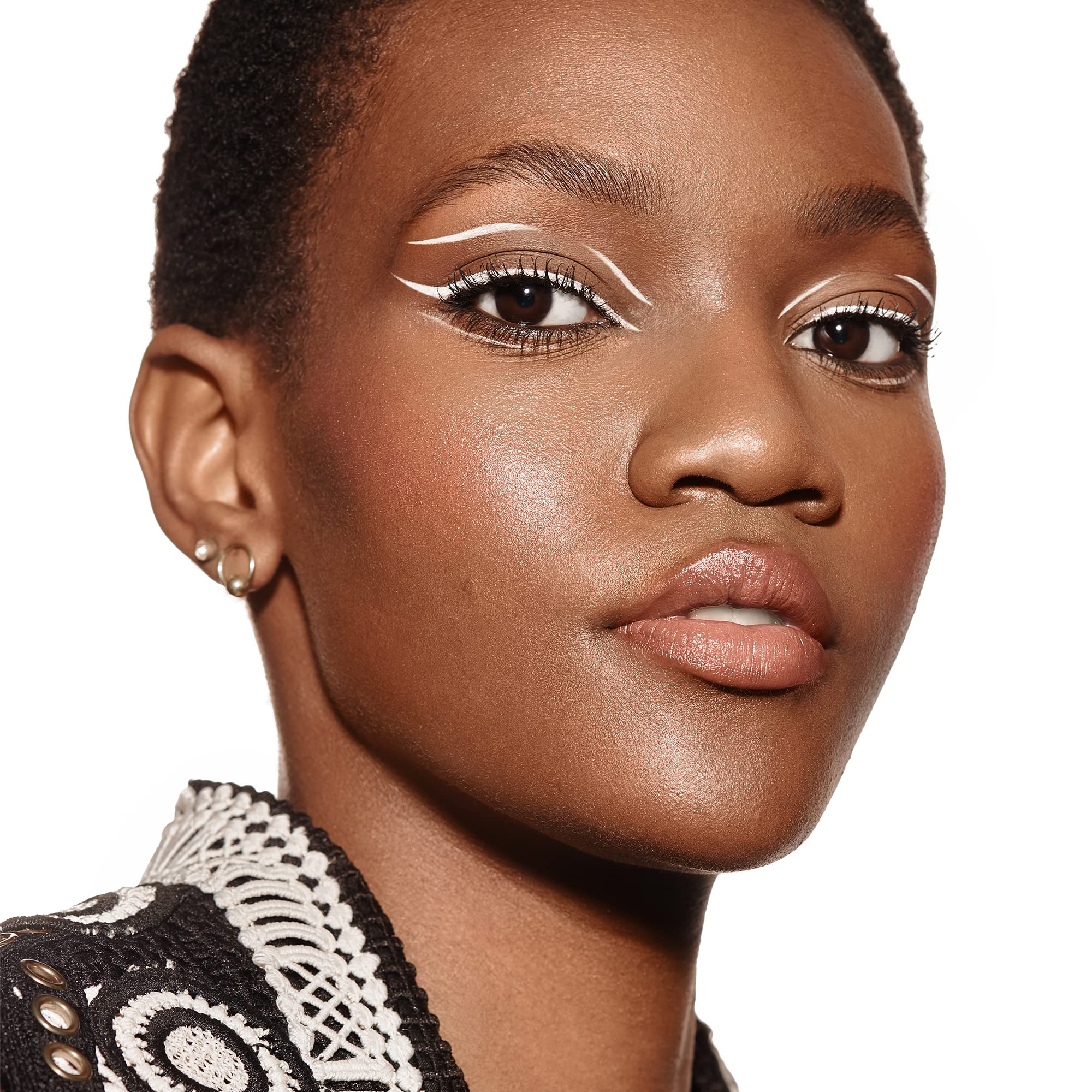 Inglot AMC Eyeliner Gel: dose minimale pour un look pro.