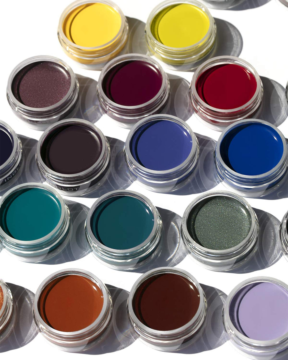Inglot AMC Eyeliner Gel Douceur et sécurité pour yeux sensibles.