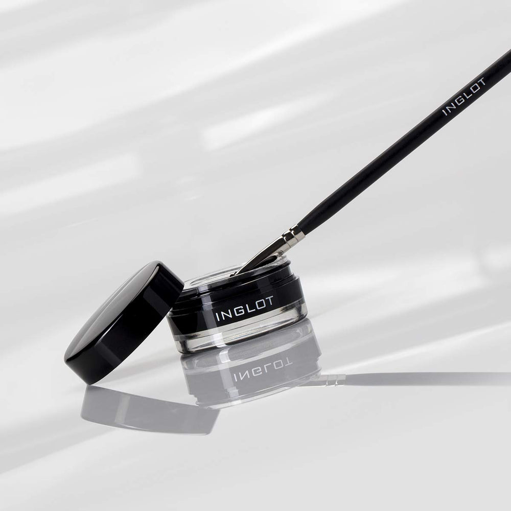 Inglot AMC Gel pour les yeux fini mat, look sophistiqué sans bavure.