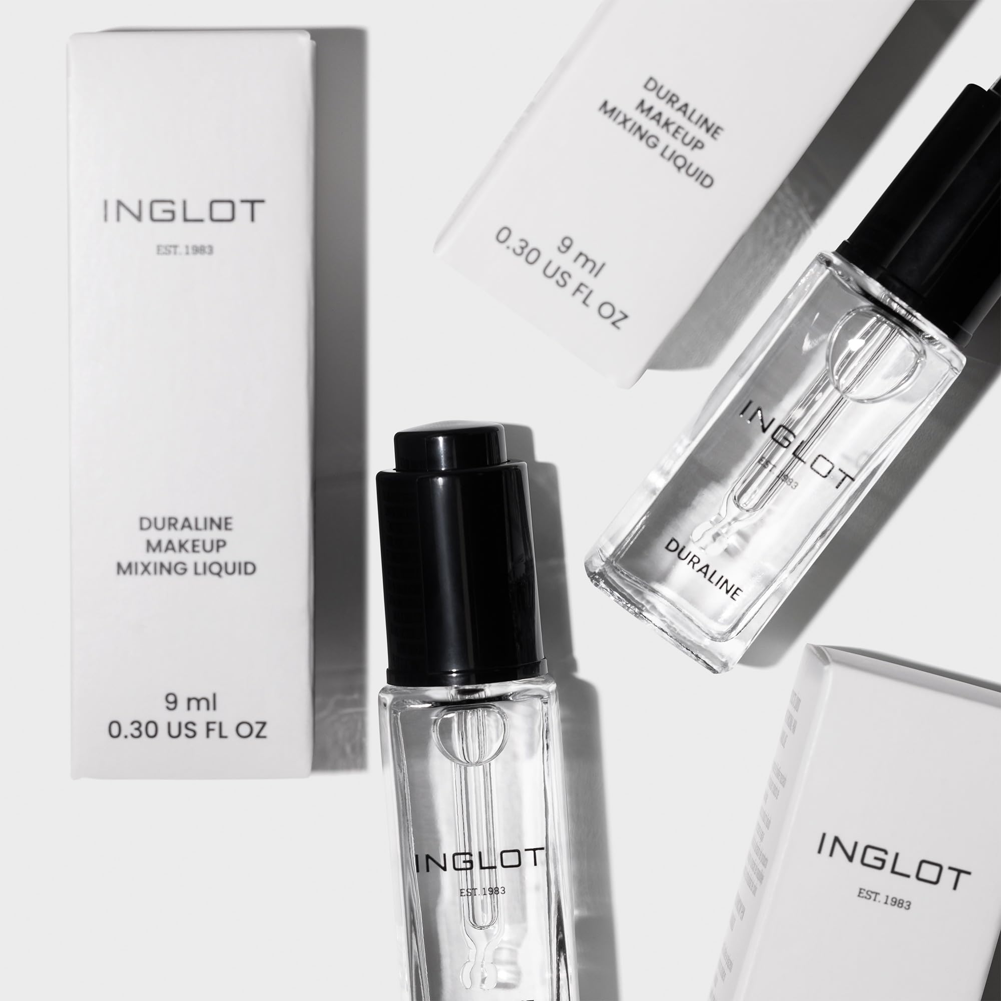 Inglot Duraline permet d'utiliser une ombre comme trait ultra durable.
