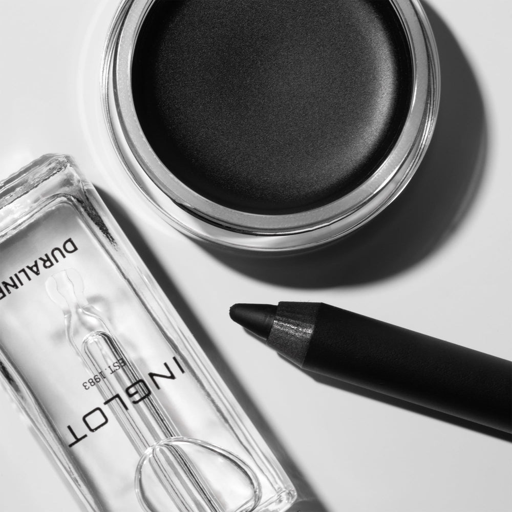 Inglot Duraline prolonge la tenue sur de grandes zones.