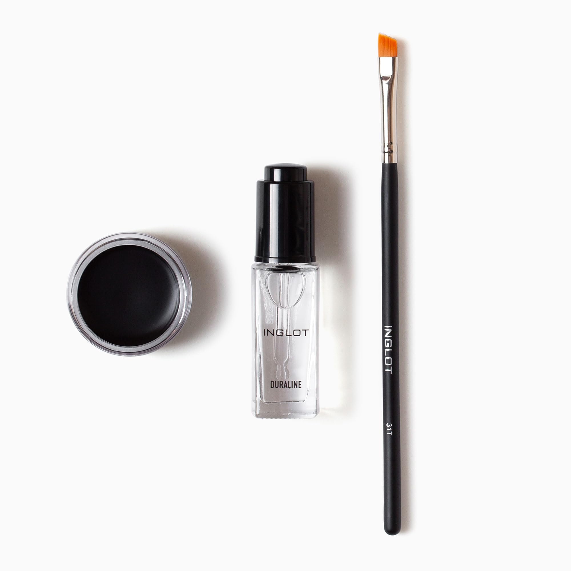 Pinceau maquillage 31T Inglot, application uniforme et précise.