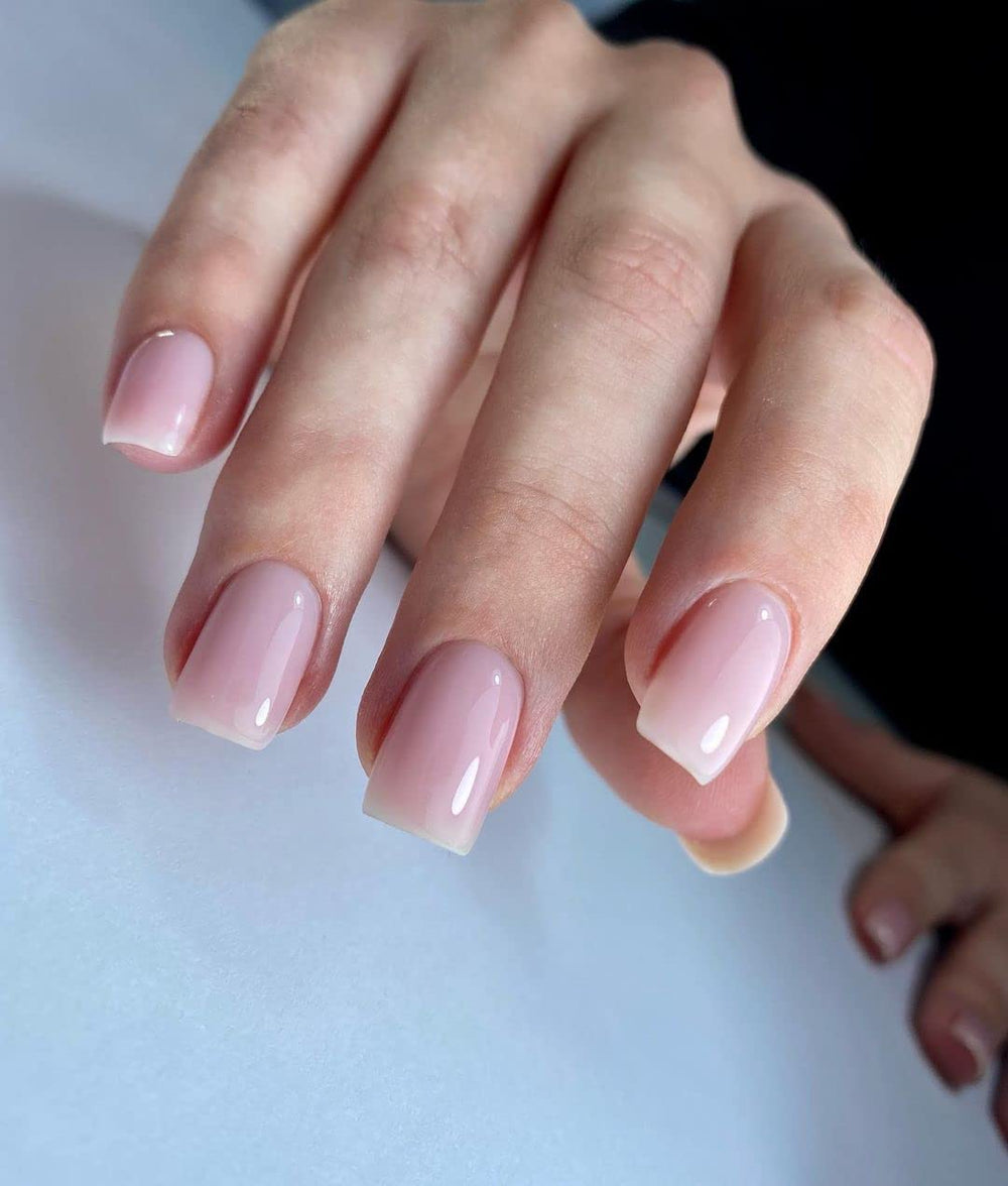 Adhérence renforcée de N.HYPE Elastic Rubber sur l’ongle naturel