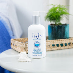 Inis l'Énergie de la Mer, lotion mains minérale, pompe pratique pour application douce.