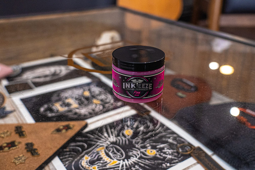 Parfum bubble gum léger pendant le soin avec INK-EEZE Pink