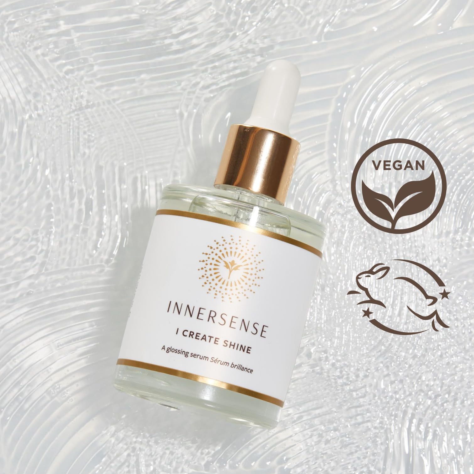 Application du sérum INNERSENSE sur les pointes pour lisser.