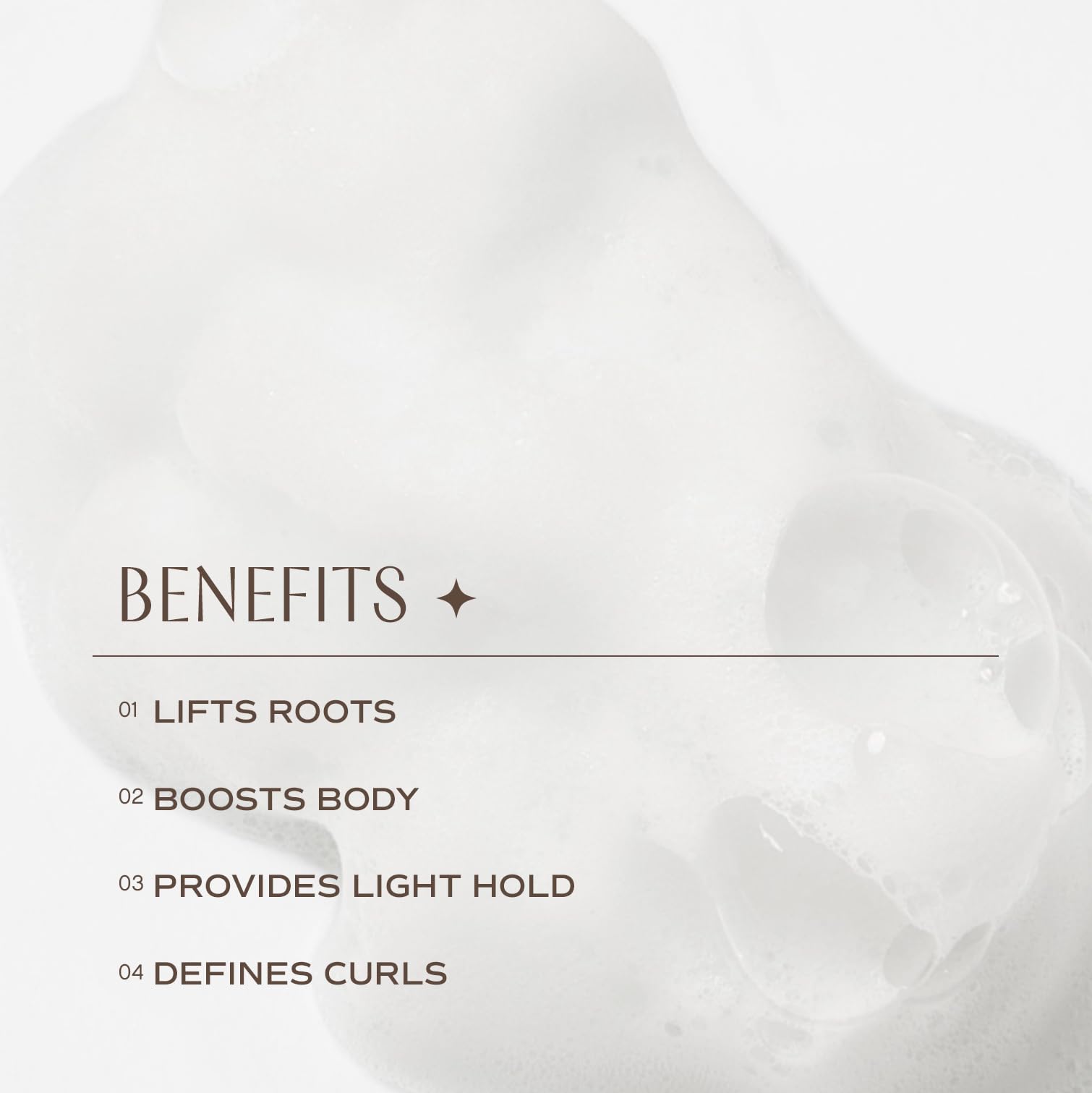 Innersense Lift Mousse Volume, cheveux secs: définition des boucles et maintien du volume.