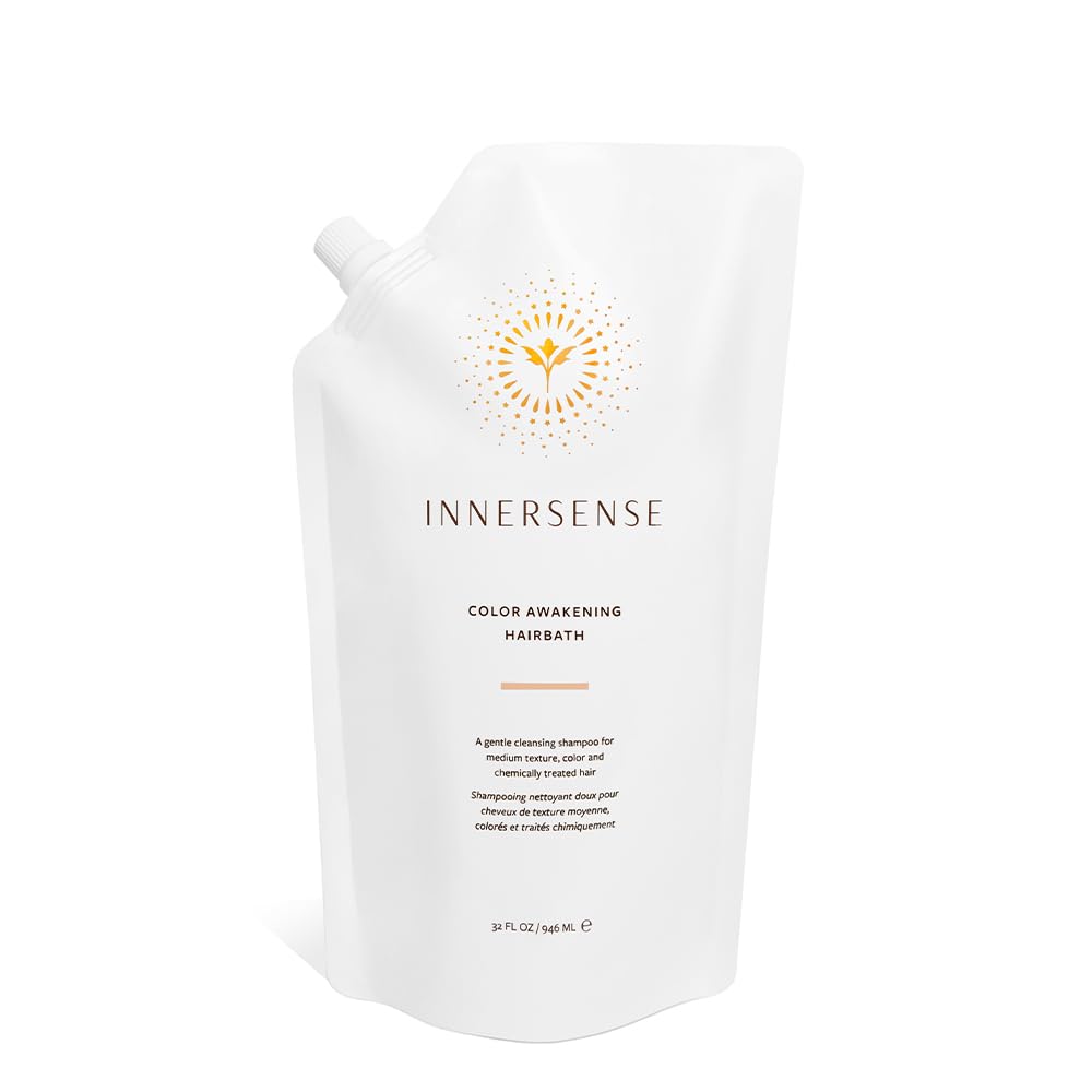 INNERSENSE Shampoing Coloration en bouteille, nettoie en douceur et revitalise les cheveux colorés.