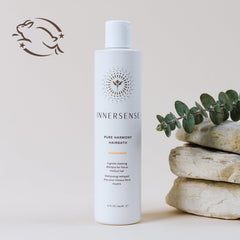 INNERSENSE shampooing: beurre de karité et huiles coco-avocat nourrissent et hydratent.