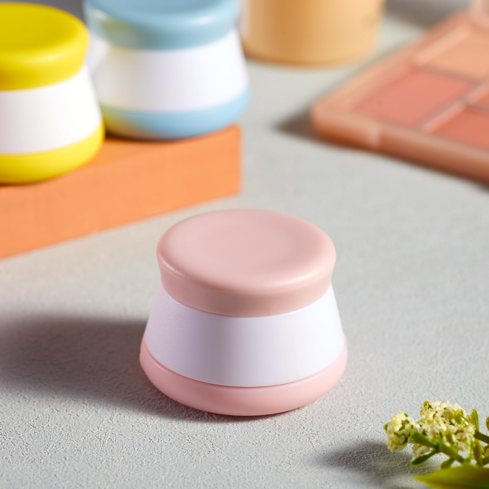 Deux mini spatules incluses INSFIT pour transférer facilement le produit.