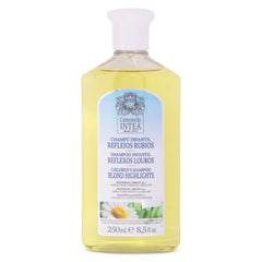 Intea Camomila Kids Shampoo sur bouteille de 8,5 oz, hydratation douce pour cheveux d'enfants.