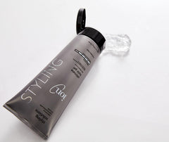 Ion: coiffage avec brillance et volume accentués.