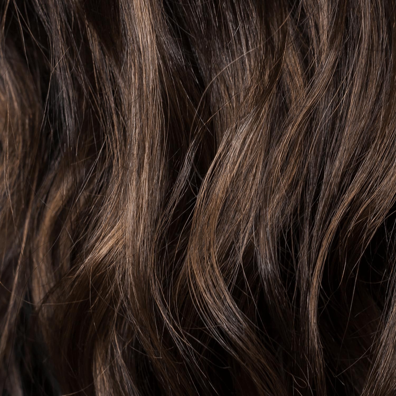 Ion Intensive Shine 4N: mode d'application cheveux facilitant une couverture homogène.