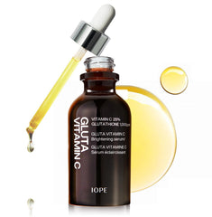 IOPE Gluta Vitamin C Serum: bouteille élégante prête pour un teint plus lumineux.