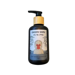 Gel douche IPPINKA Onsen Saru – bouteille ambre avec pompe, parfum boisé et rafraîchissant.