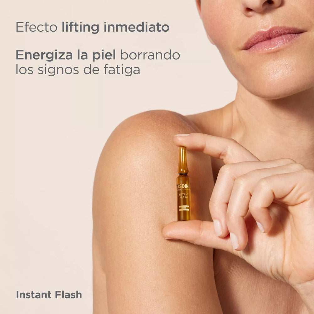 ISDIN Isdinceutics Instant Flash contour fermeté visage après application