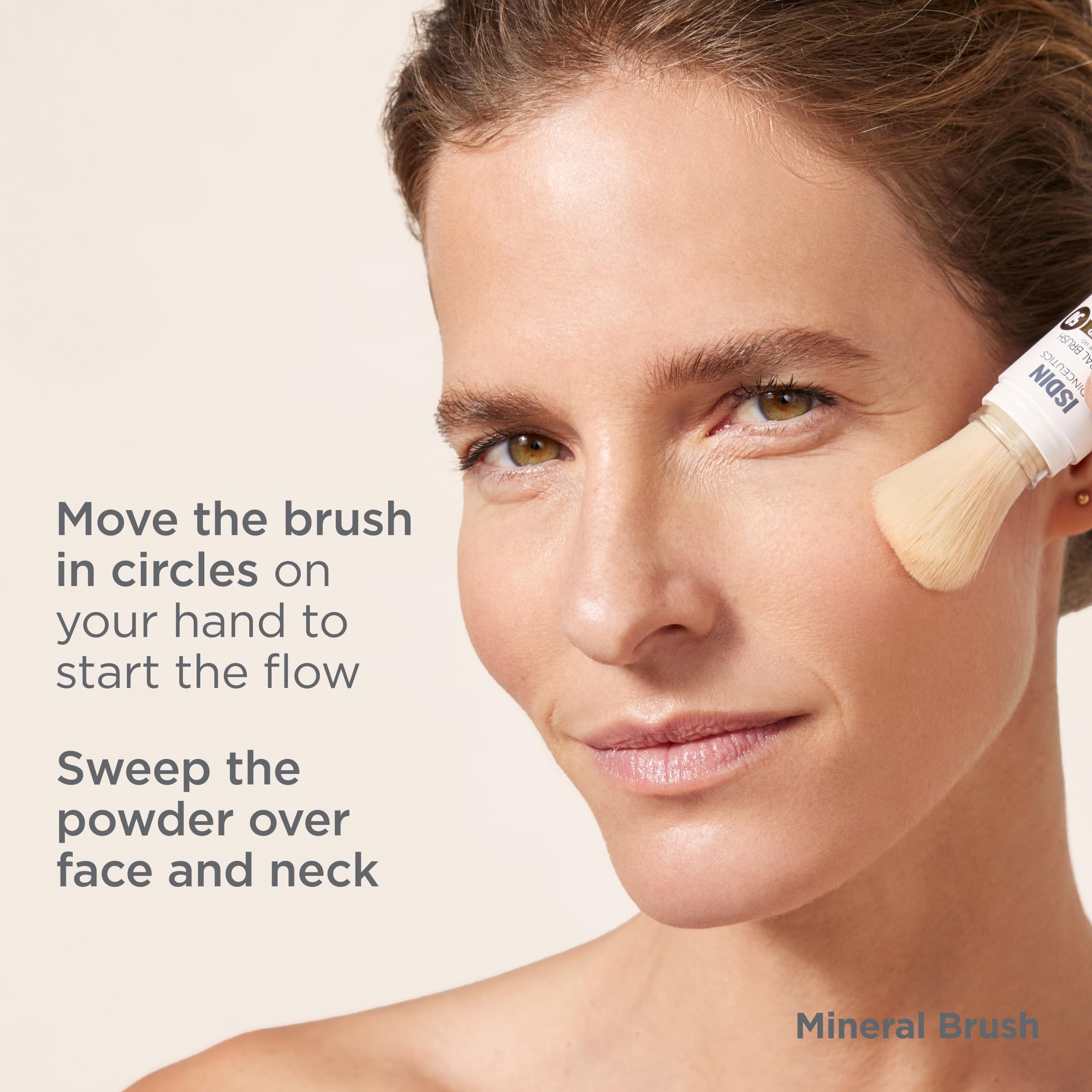 ISDIN Mineral Brush Powder finition naturelle est idéale pour un teint uniforme