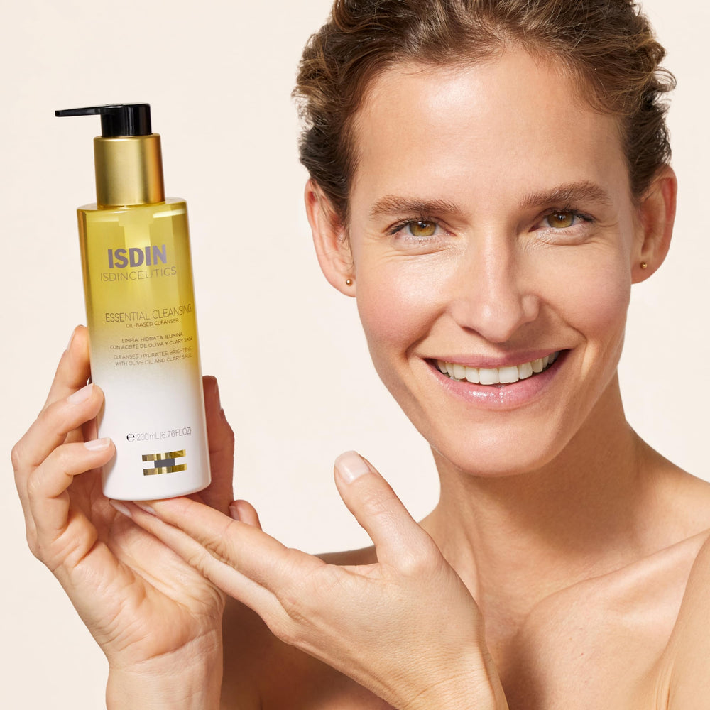 Isdinceutics Essential Cleansing Oil, texture huile-lait qui devient lait nettoyant