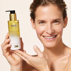 Isdinceutics Essential Cleansing Oil, texture huile-lait qui devient lait nettoyant