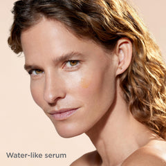 Texture légère du sérum Melaclear sur la peau du visage