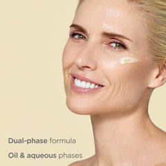 Texture soyeuse du sérum ISDIN Isdinceutics Retinal Advanced prête à hydrater.