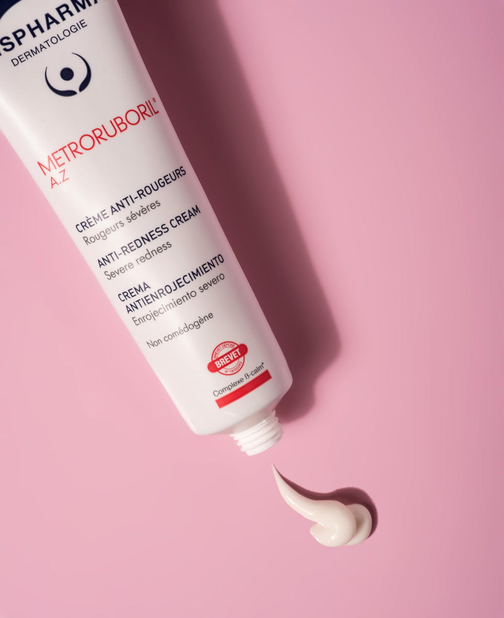 Application visage IsisPharma Metroruboril, texture légère pour calmer les irritations.