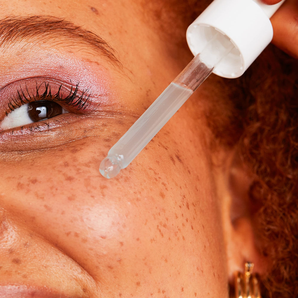 Éclat naturel grâce au DHA et à l'acide hyaluronique sur la peau