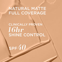 Texture mate de IT Cosmetics CC+ Natural Matte sur la peau pour un fini lisse.