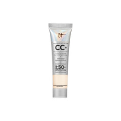 IT Cosmetics CC+ Travel – flacon élégant pour peau hydratée et unifiée.