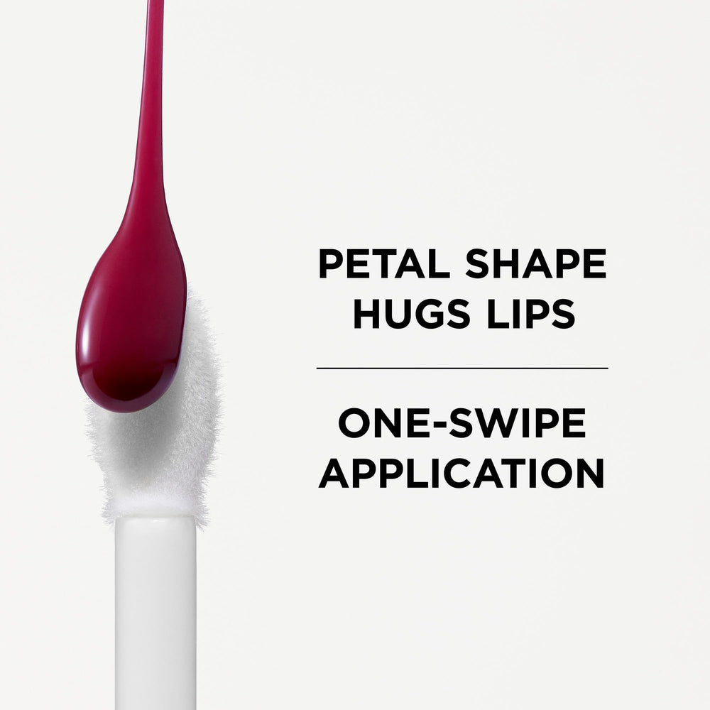 IT Cosmetics gloss sérum lèvres porté seul pour un fini naturel et brillant.