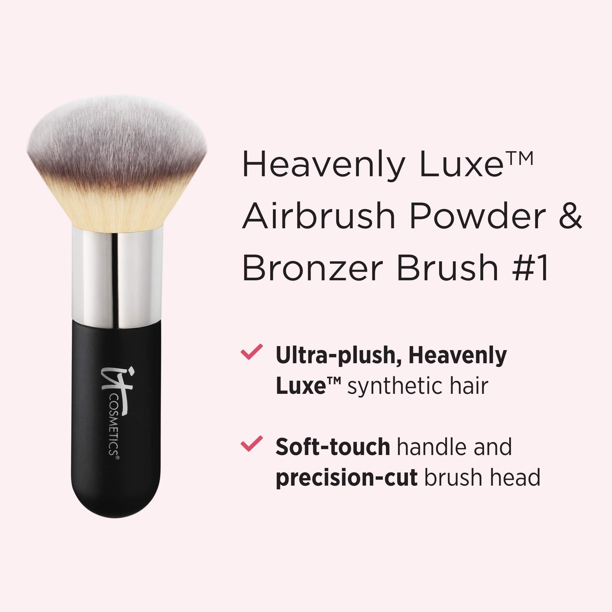 Pinceau bronzeur IT Cosmetics – application naturelle et homogène pour un hâle subtil
