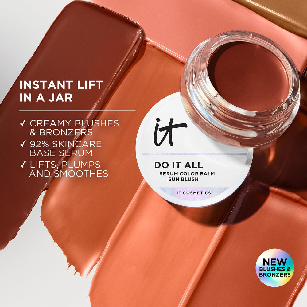 Appliquer avec les doigts Sun Blossom pour un effet lift subtil.