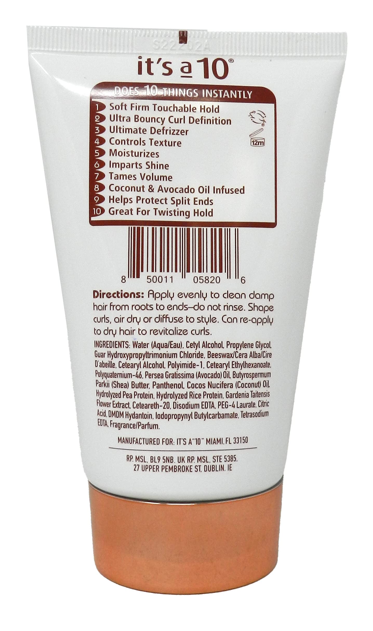 It's a 10 Haircare application pour hydrater les boucles.