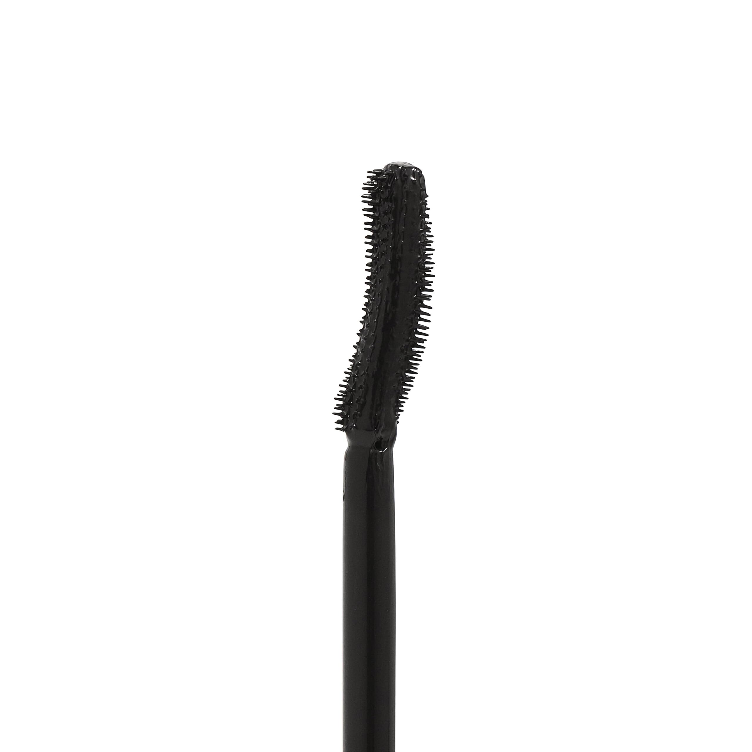 Application précise du IZME New York Mascara pour un lift léger et une tenue longue durée.